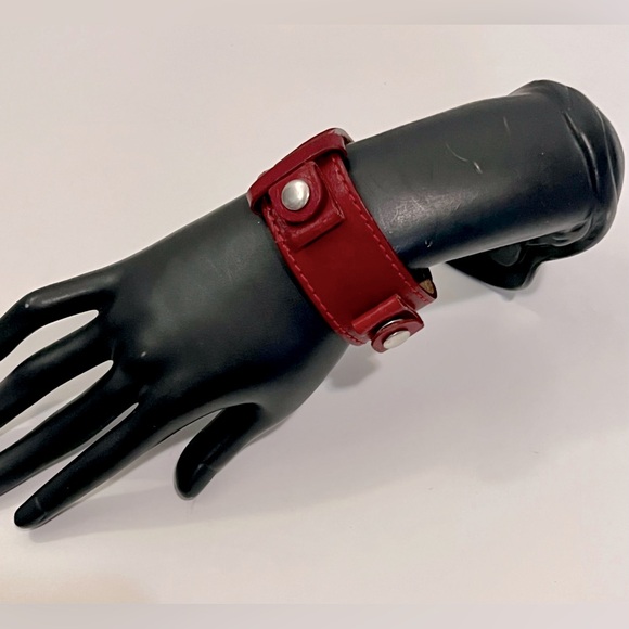 Red leather fossil bracelet with snap buttons - Picture 1 of 7